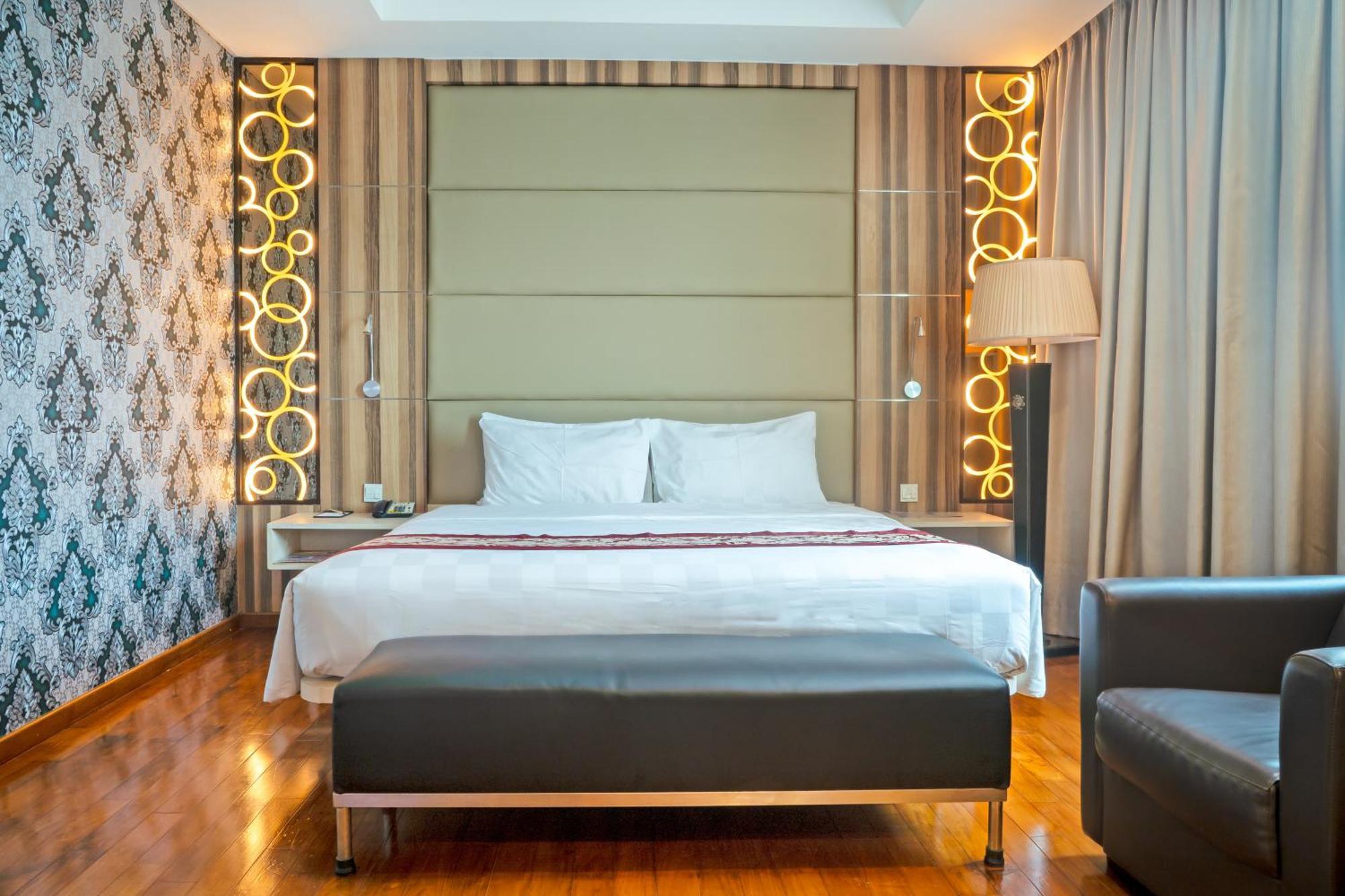 Nagoya Hill Hotel Batam Екстер'єр фото