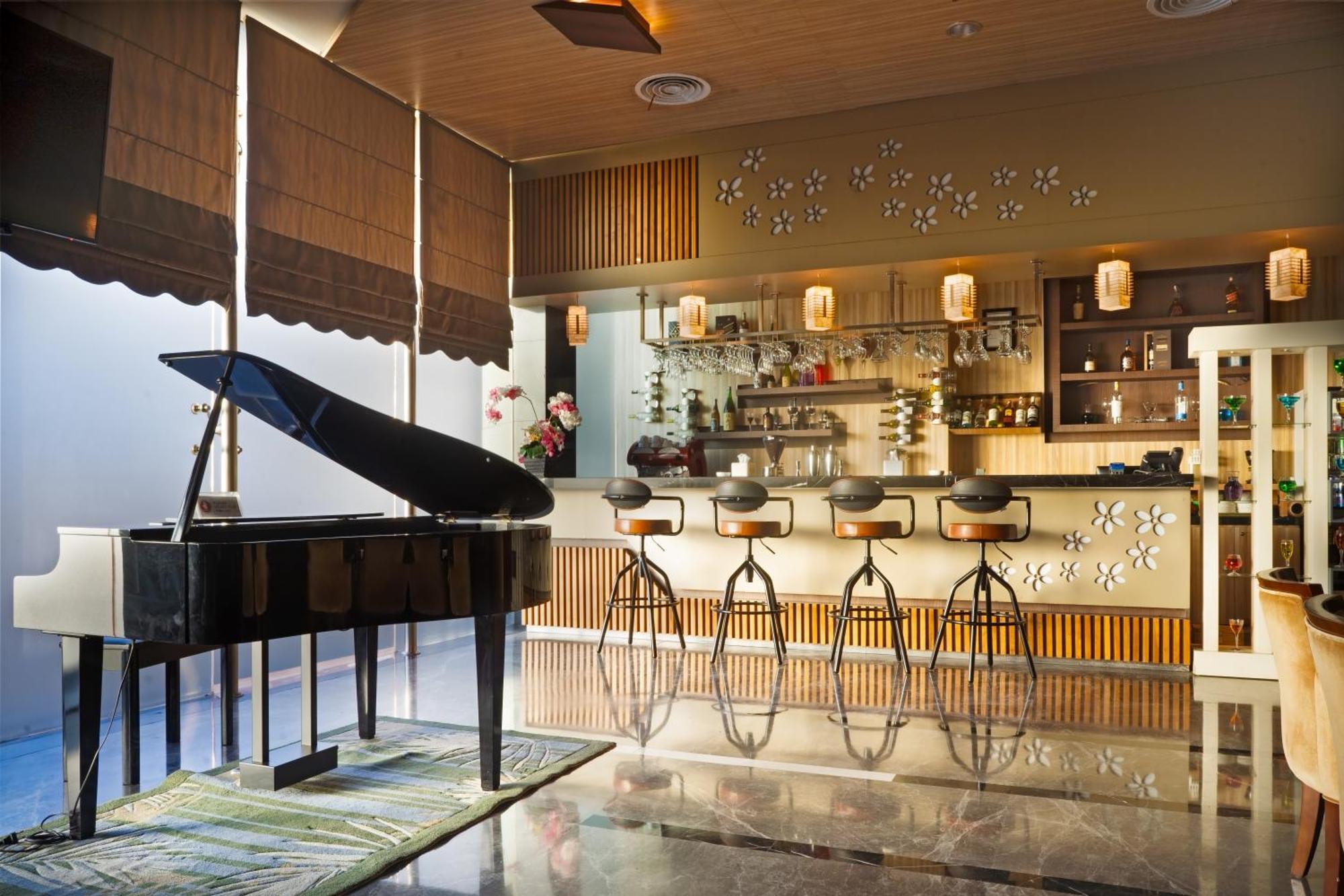 Nagoya Hill Hotel Batam Екстер'єр фото