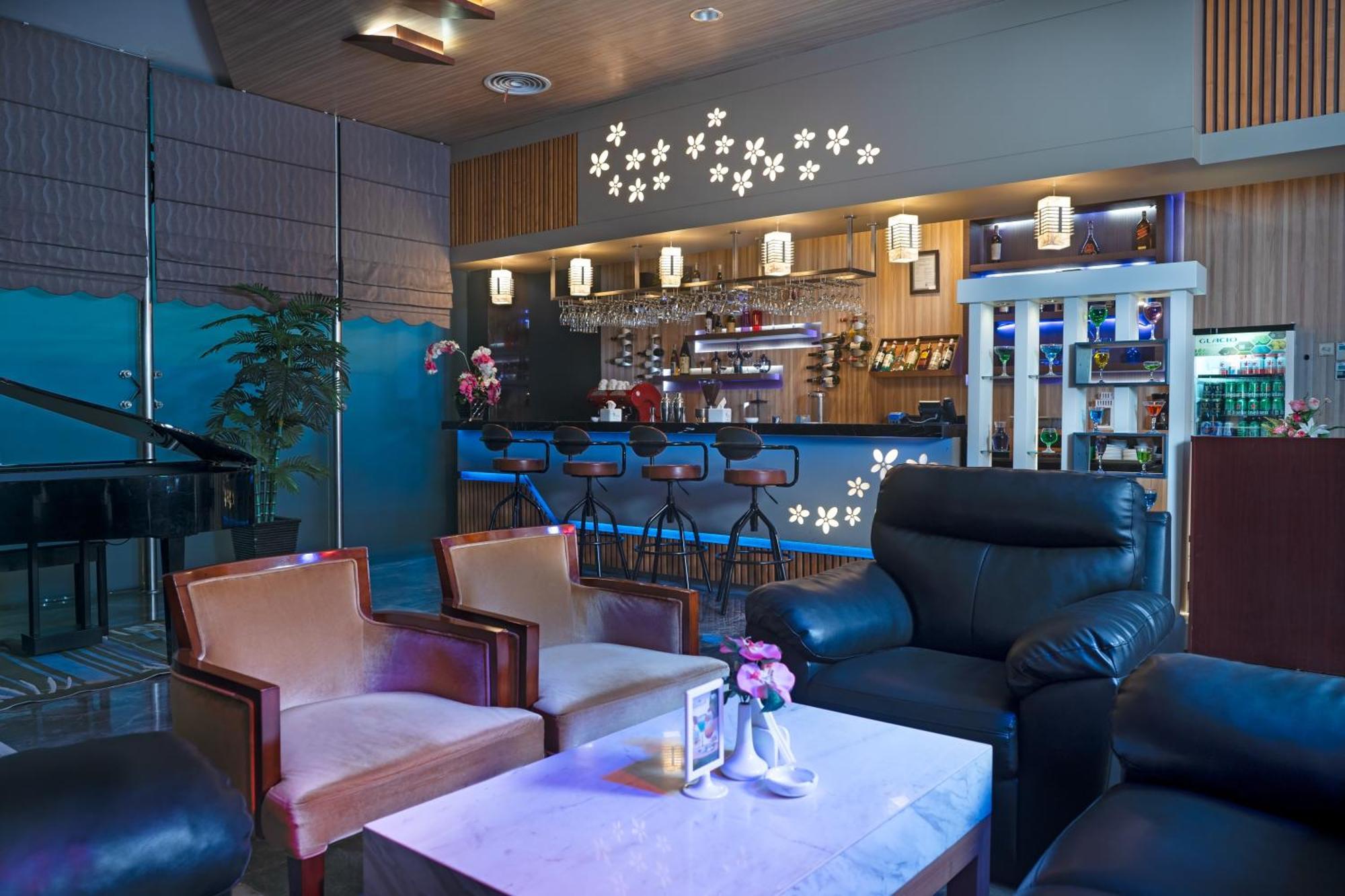Nagoya Hill Hotel Batam Екстер'єр фото