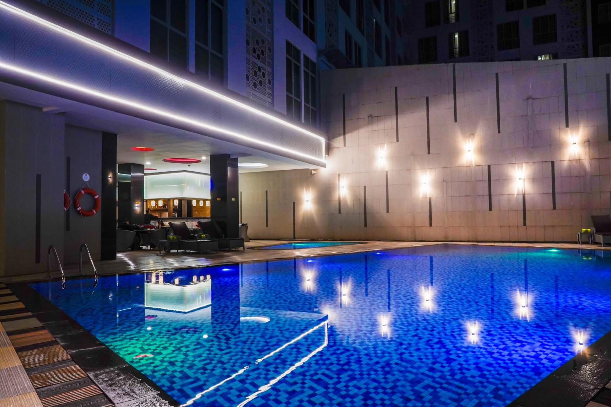 Nagoya Hill Hotel Batam Екстер'єр фото