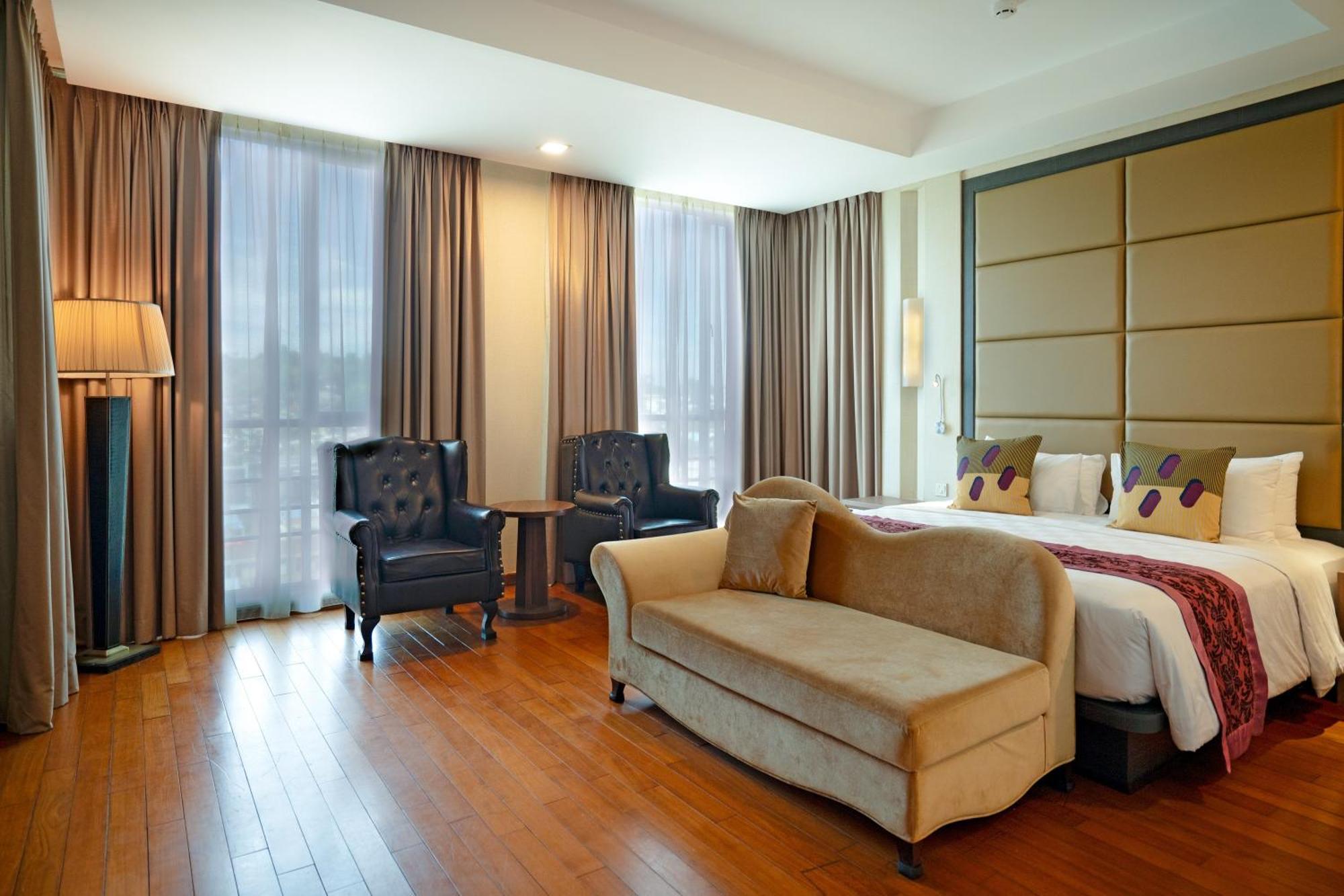 Nagoya Hill Hotel Batam Екстер'єр фото