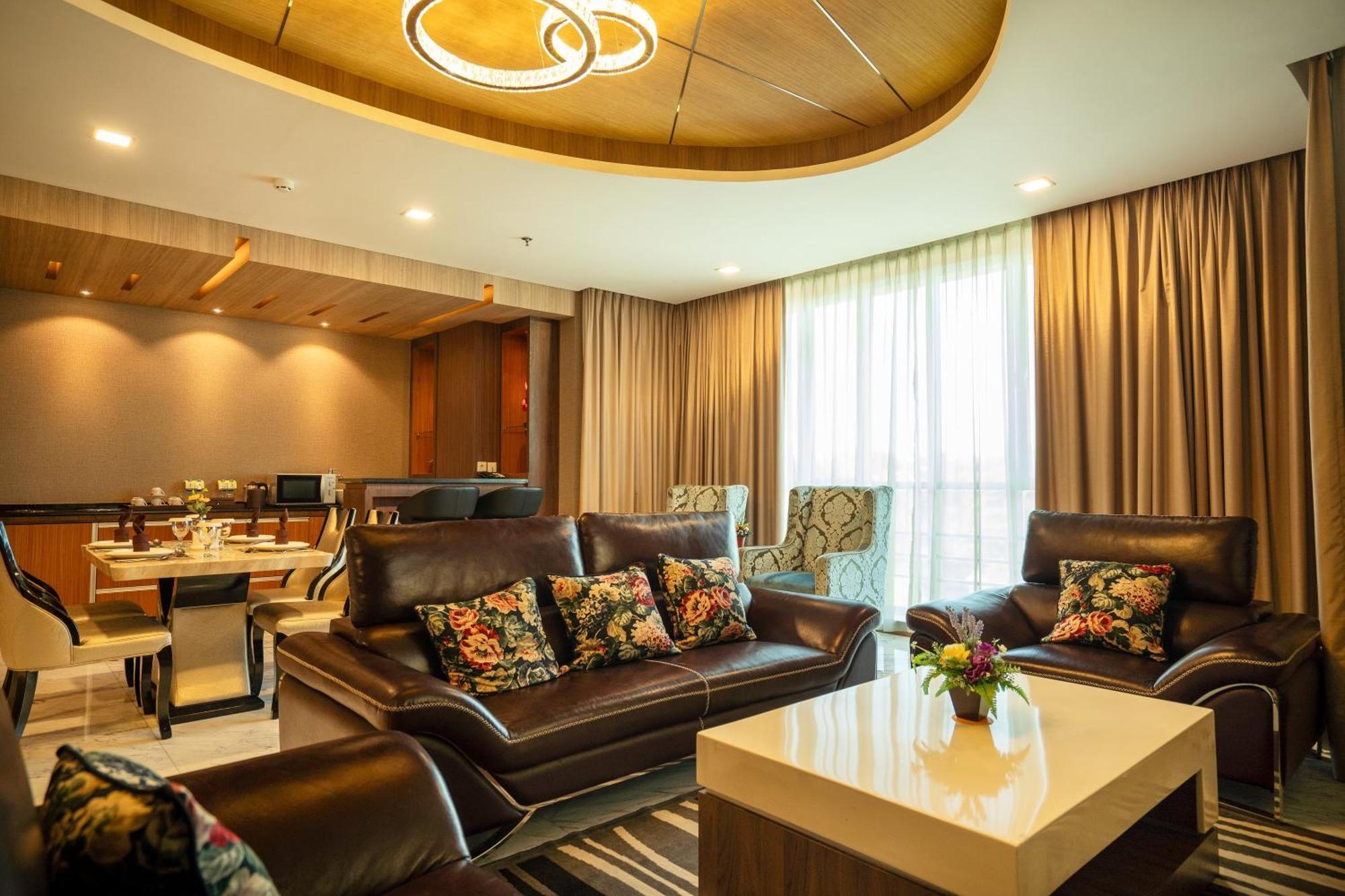 Nagoya Hill Hotel Batam Екстер'єр фото