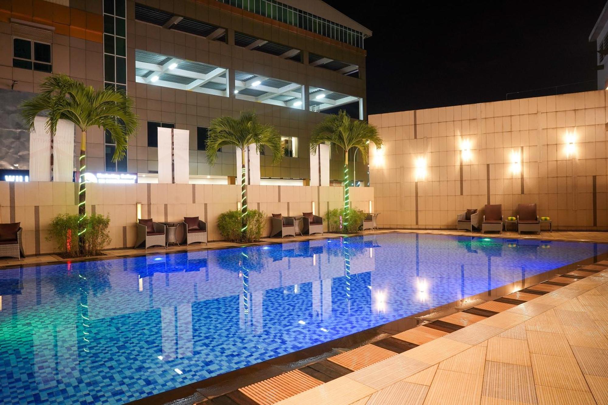 Nagoya Hill Hotel Batam Екстер'єр фото