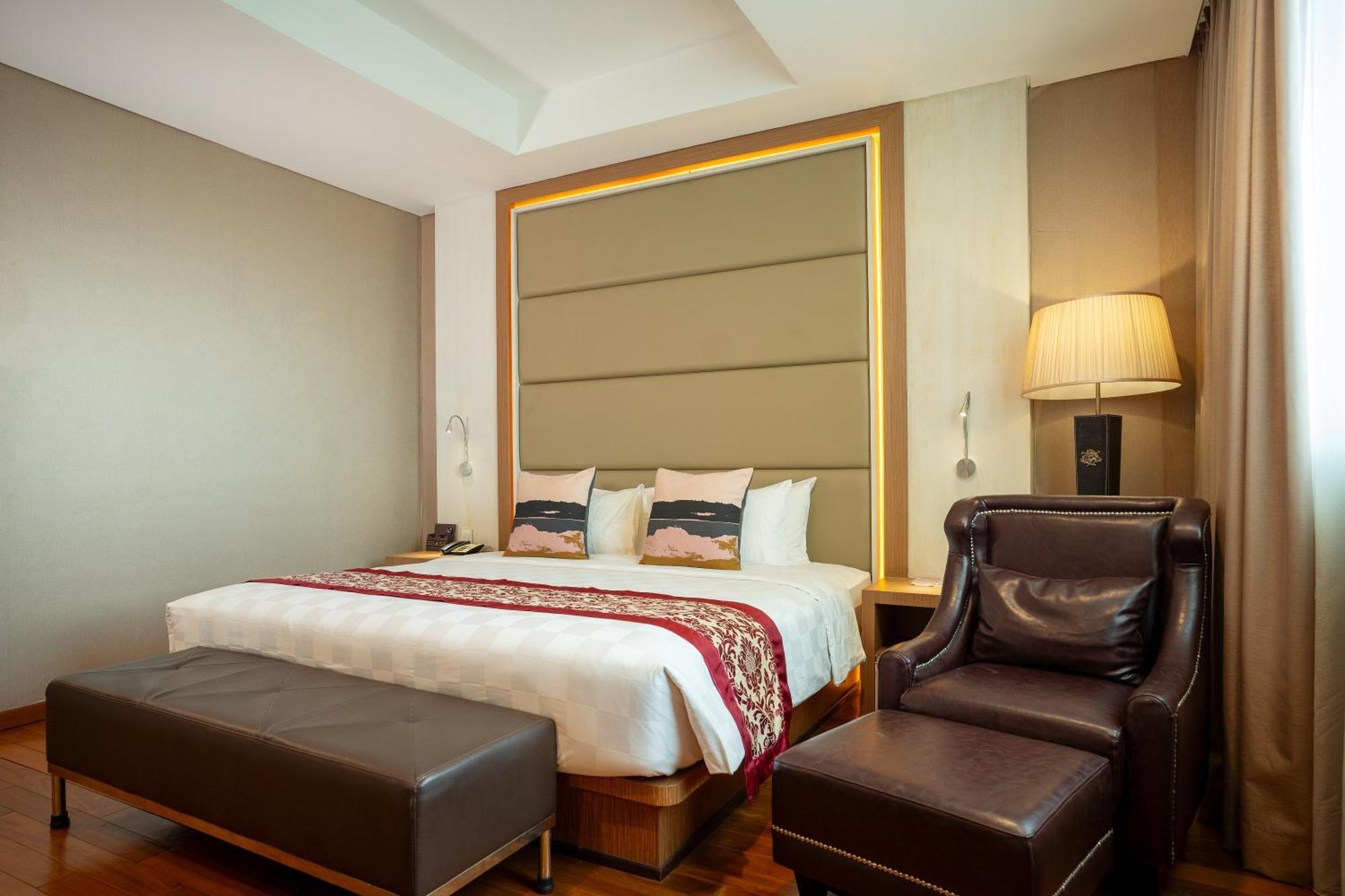 Nagoya Hill Hotel Batam Екстер'єр фото