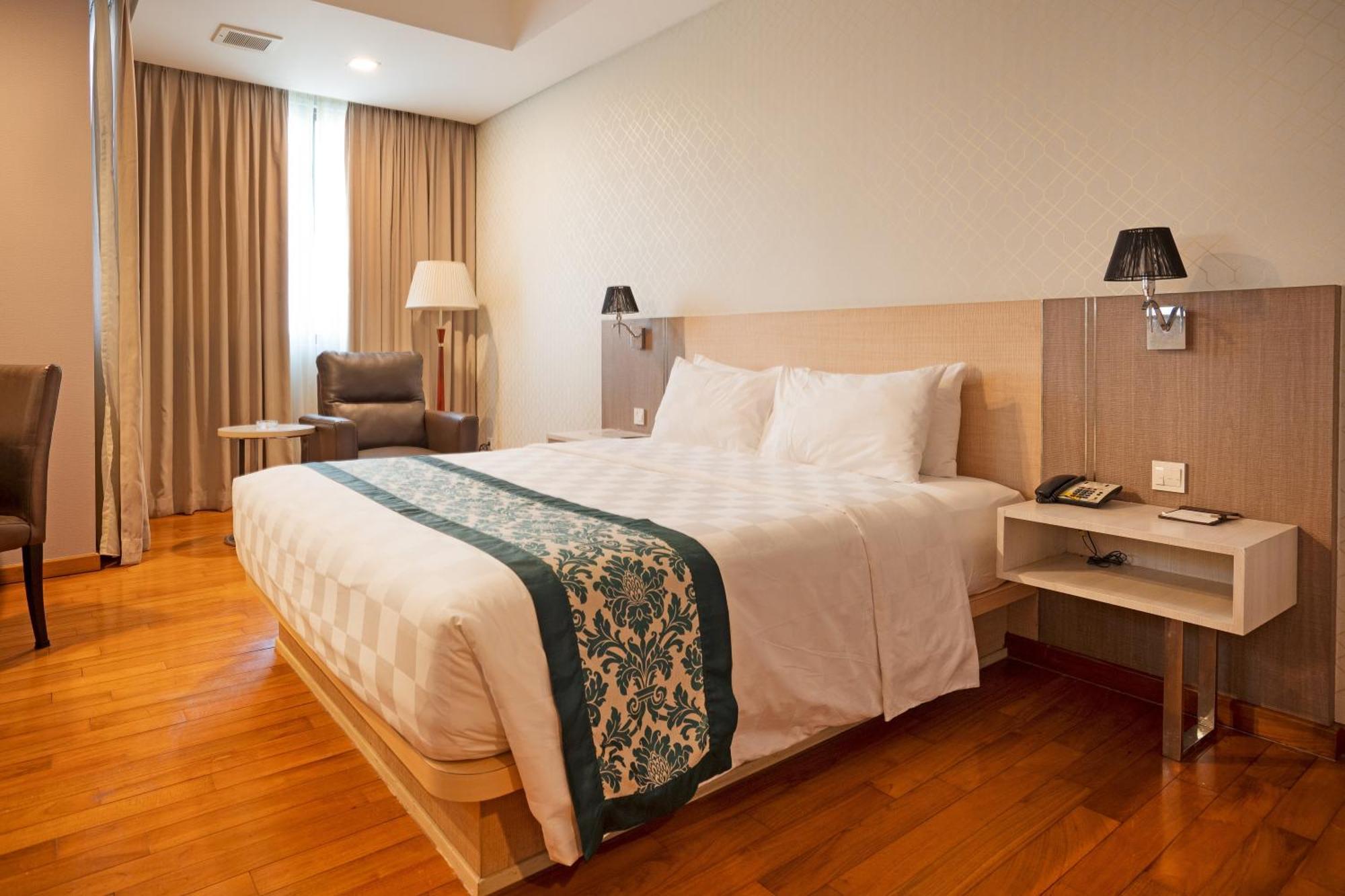 Nagoya Hill Hotel Batam Екстер'єр фото