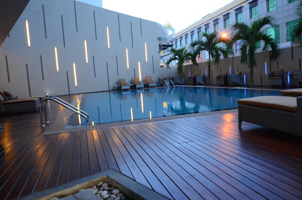 Nagoya Hill Hotel Batam Екстер'єр фото