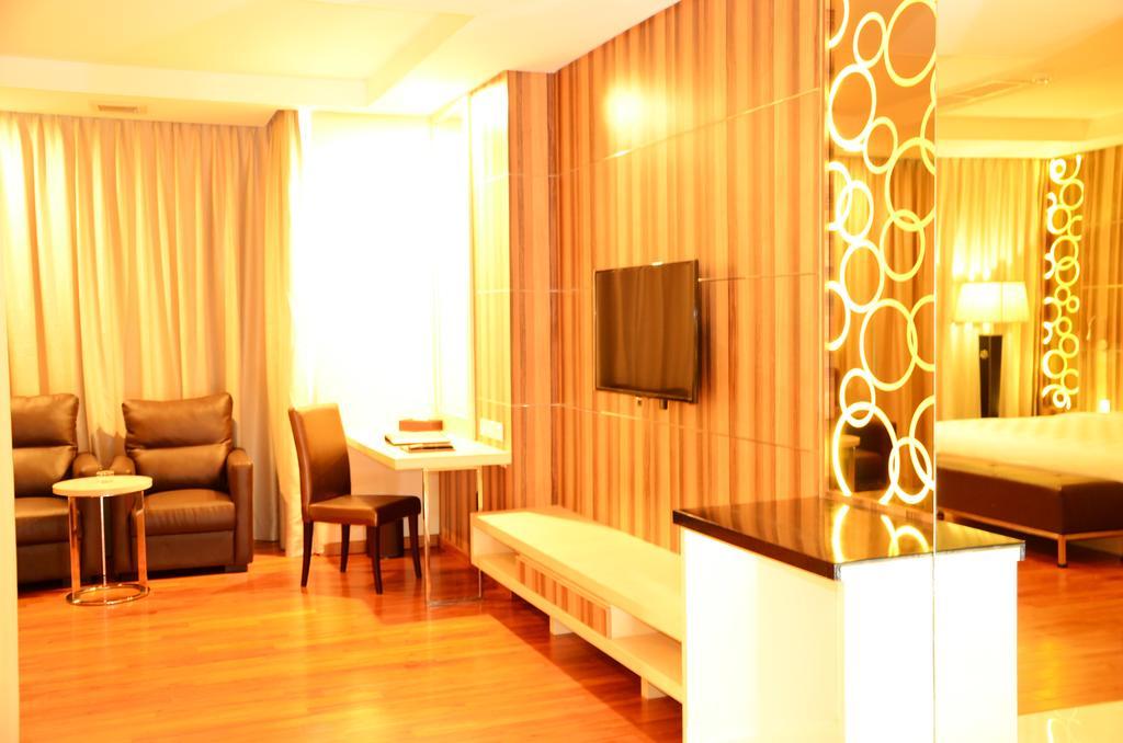 Nagoya Hill Hotel Batam Екстер'єр фото