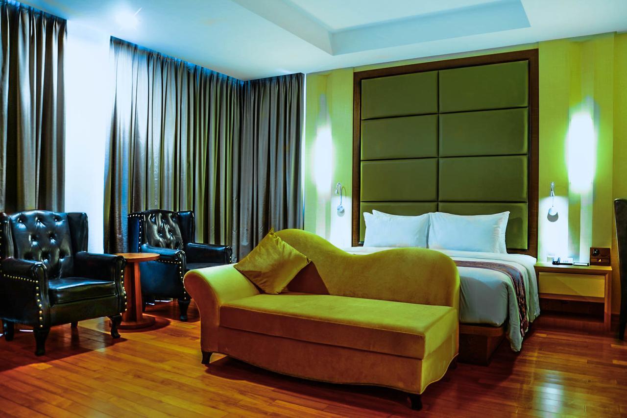 Nagoya Hill Hotel Batam Екстер'єр фото