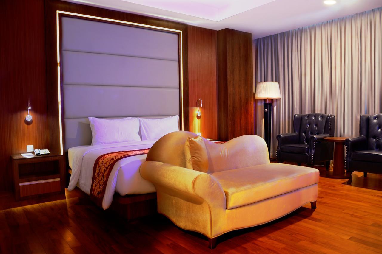 Nagoya Hill Hotel Batam Екстер'єр фото